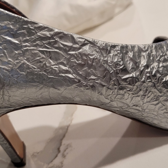 Woman's shoes - Picture 8 of 13